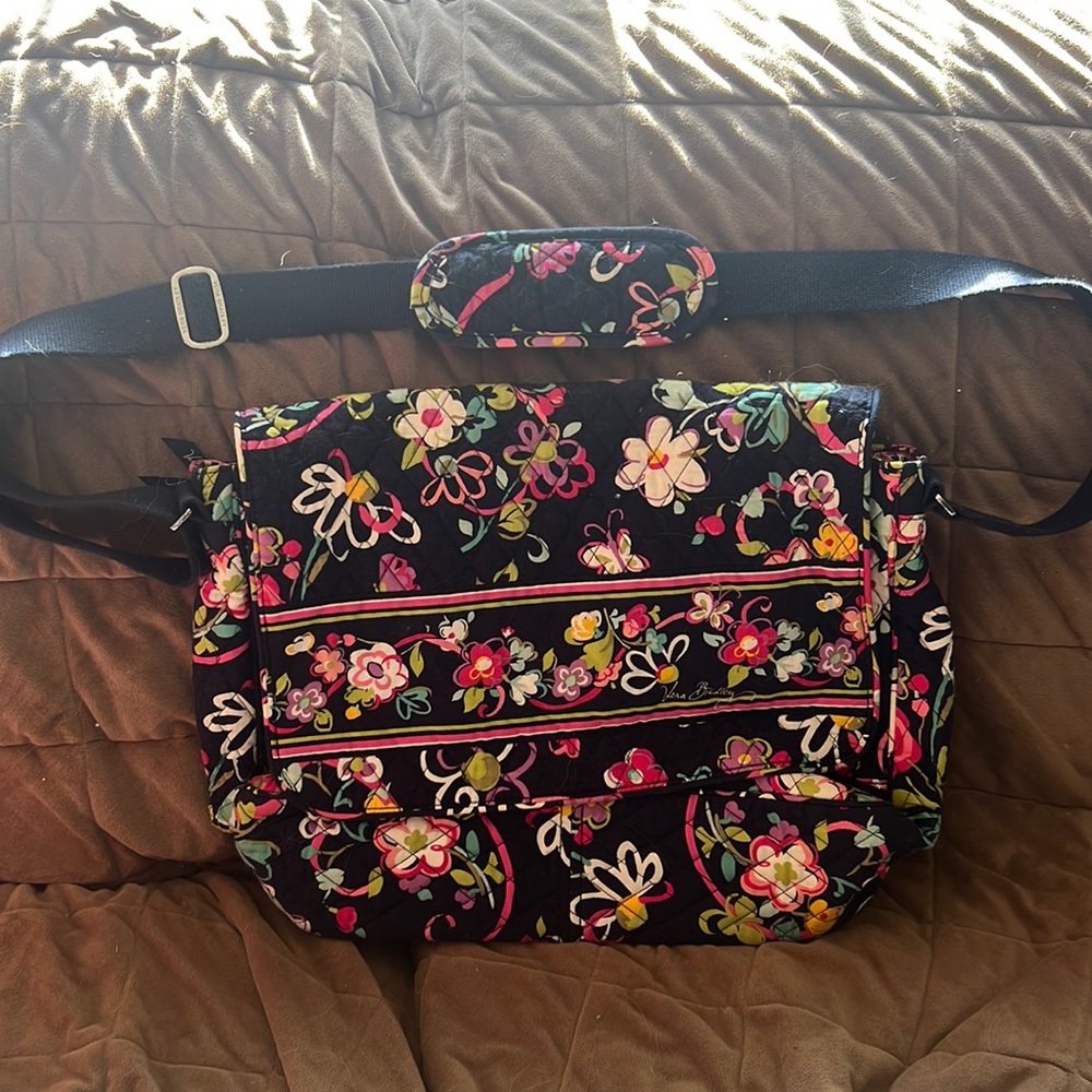 Vera Bradley Messenger Bag. Large tote front closure. Adjustable strap